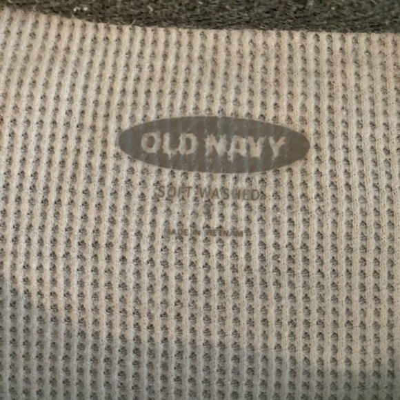 EUC Men’s Old Navy Thermal Top - Picture 6 of 8